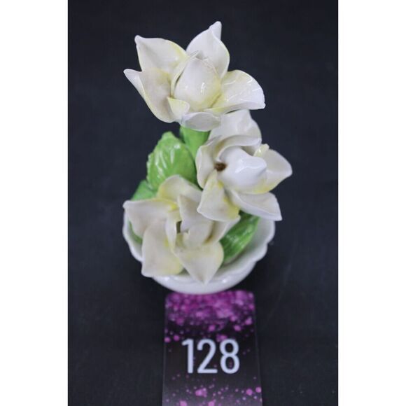 Vintage Radnor Bone China White Floral Bouquet Figurine READ - Picture 1 of 10